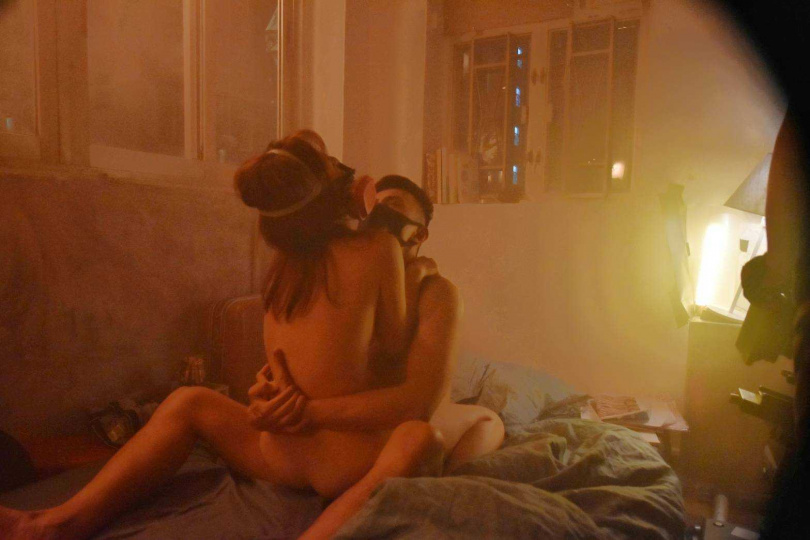 《誰在看著我們》黃巧綸、曾慶翔上演大膽全裸床戲。(圖/攝露士提供)