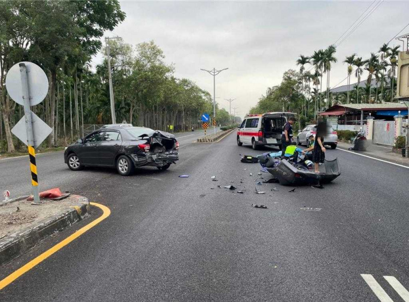 屏東科技大學20歲曾姓男大生,24日騎車行經內埔鄉科大路一段、西銀巷口時,疑因超車而追撞前方欲迴轉的轎車,送醫後不治。(圖/警方提供)