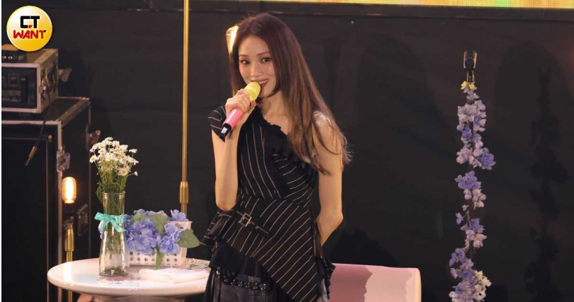 李聖經以《鬼怪》OST〈Beautiful〉以及《沒關係，是愛情啊》OST〈沒關係是愛情〉為演出揭開序幕。（圖／焦正德攝）