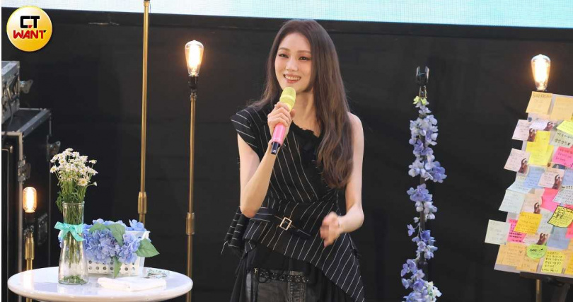 李聖經獻唱karencici的〈愛你但說不出口〉，她表示來台之前都用韓文去拼中文發音，坦言「真的很難」。（圖／焦正德攝）