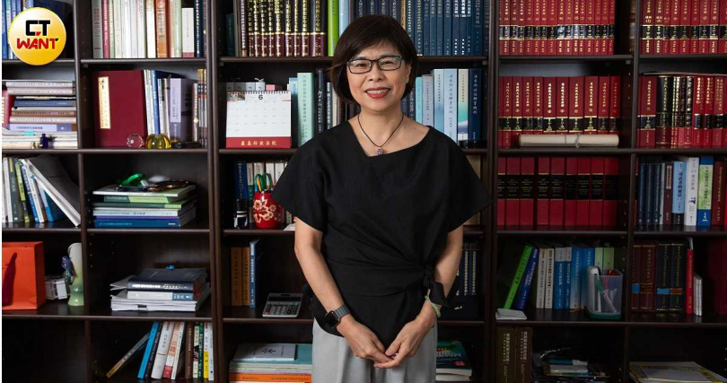 從最高行政法院法官退休後，李玉卿決定執業當律師，除了從事公益活動，也幫當事人爭取權益。（圖／劉耿豪攝）