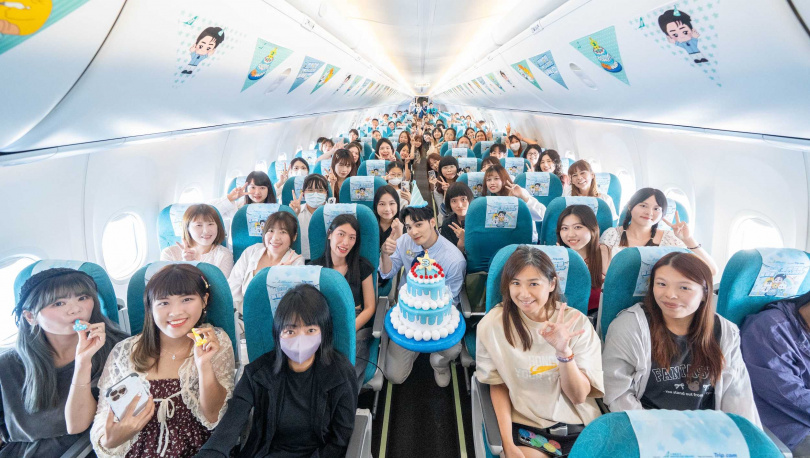 黃偉晉與來自各地的幸運粉絲齊聚萬呎高空。(圖/源活娛樂提供)