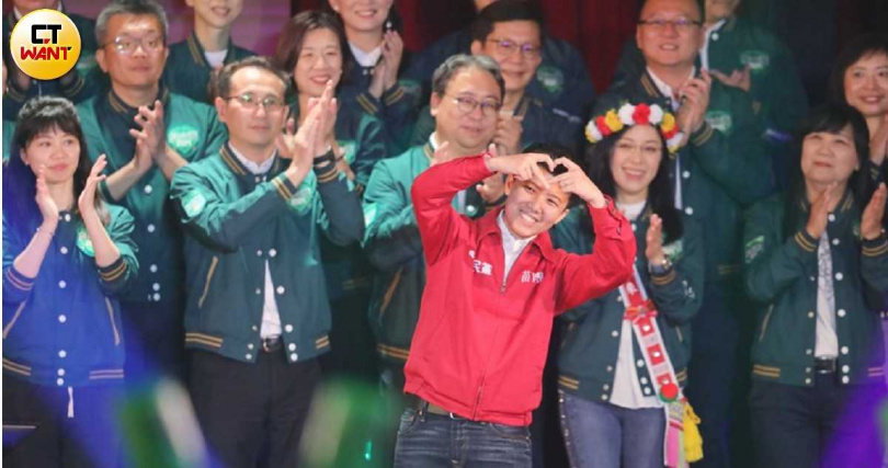 批評「翻車」的台北市議員苗博雅（中紅衣者）目前尚未對「竹蒿鬥菜刀」烏龍案進一步回應。（圖／劉耿豪攝）