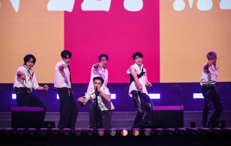 超人氣男團Ozone演唱〈World Top〉與〈Unicorn〉炸裂全場。（圖／寬宏藝術提供）