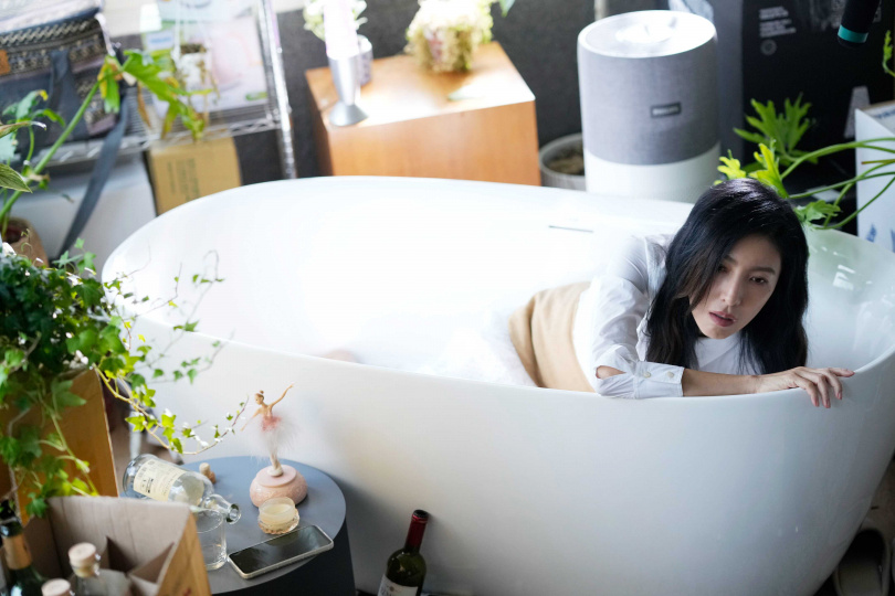 《看看你有多愛我》楊謹華化身網紅媽媽,獨力撫養一對雙胞胎女兒長大,角色不同於傳統定義中的「慈母」形象。(圖/晴天影像)