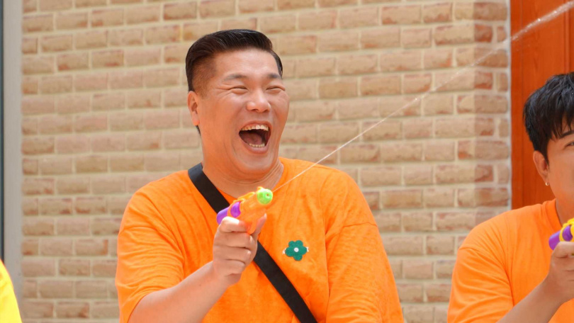 徐章焄手上有多個談話性節目,話多到大家都受不了。(圖/中天提供)