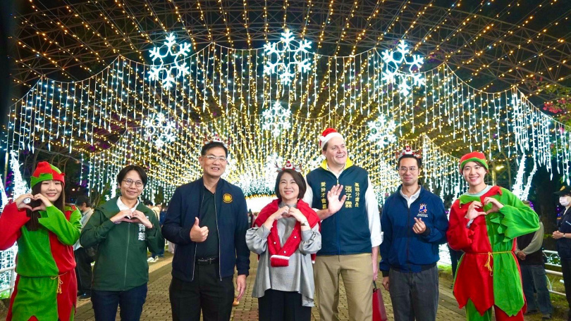 2025屏東聖誕節打造南台灣最大聖誕村，百年屏東公園一秒走進北國童話。（圖片提供／屏東縣政府）