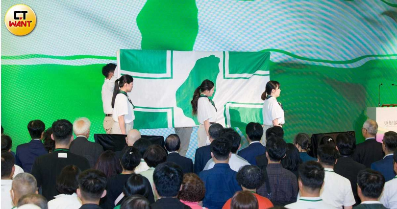 民進黨選對會拍板徵召立委陳素月投入2026彰化縣長選舉，不過邱建富卻質疑類初選結果，要求複查。（圖／CTWANT攝影組）