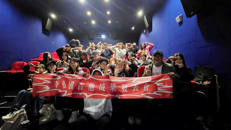 宋柏緯鐵粉們周末特地包場舉辦「李弘國吉他成果發表會」力挺《那張照片裡的我們》。(圖/瀚草文創GrX STUDIO提供)