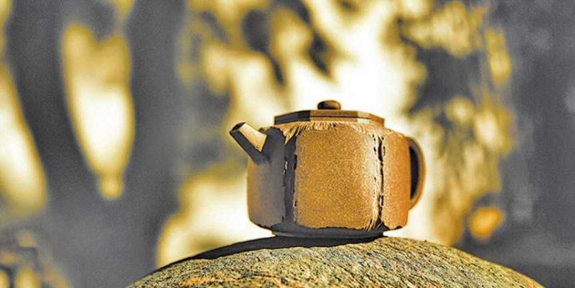 江蘇宜興「紫砂壺」名揚國際。圖為對岸藝術家王輝作品「石玩」，圖僅示意。（示意圖／報系資料照）