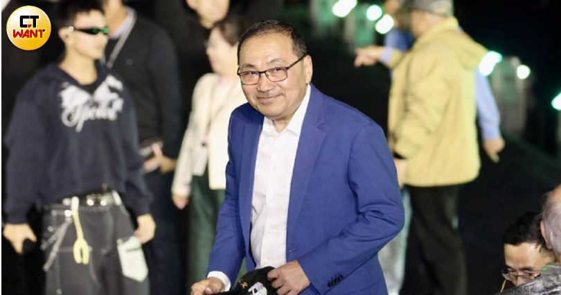 新北市長侯友宜（中）強調淡江大橋首重安全。（圖／方萬民攝）