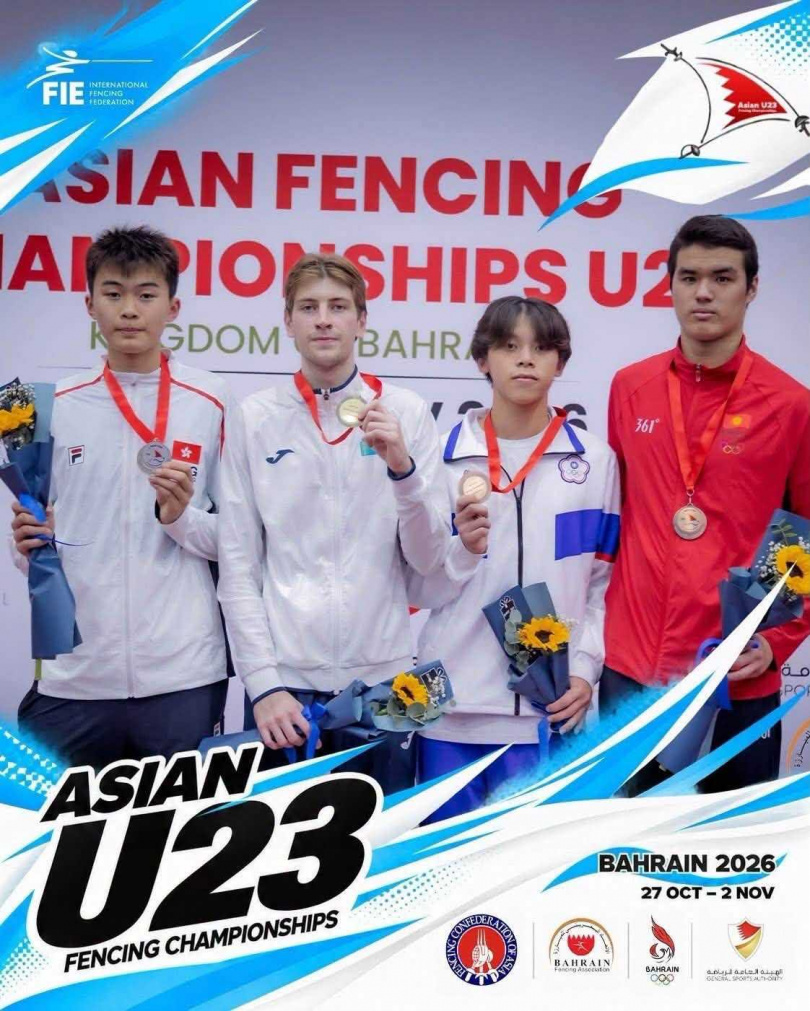 男子銳劍選手陳秉濬(右2)也展現穩定實力,拿下銅牌。(圖/翻攝自臉書,中華民國擊劍協會 Chinese Taipei Fencing Association)
