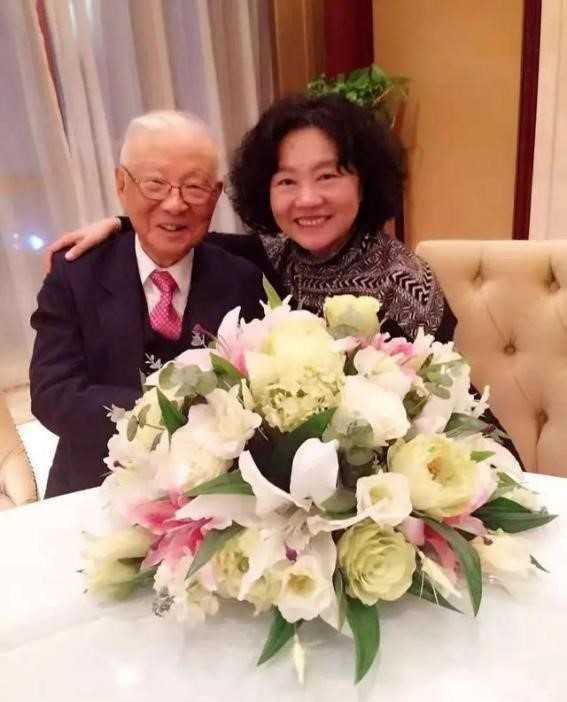 許歷農與女兒許綺燕