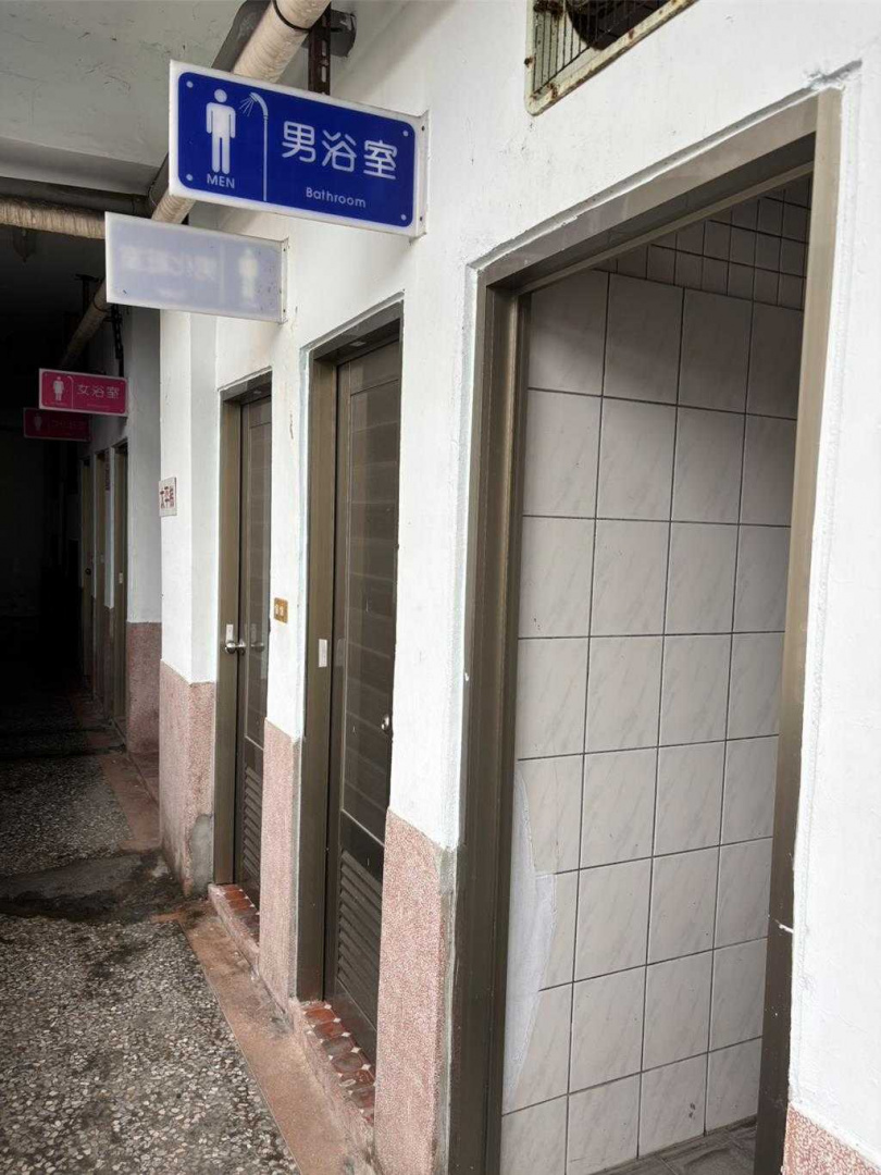 配天宮特別提供香客大樓的衛浴設備讓民眾使用。（圖／朴子市公所提供）