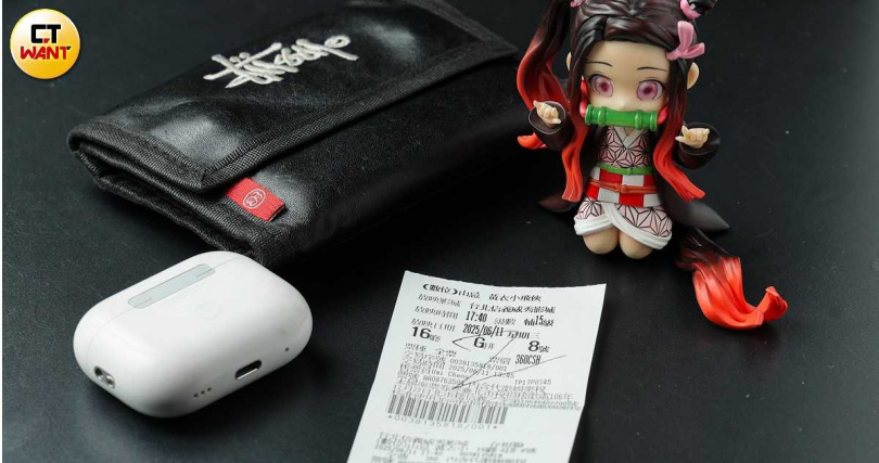 愛看動漫的王泰翔把禰豆子公仔當成自己的幸運物。（圖／本刊攝影組）