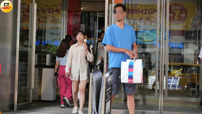 先前自稱單身的壯壯，近日再度被本刊捕獲與認識多年的高個男同進同出。（圖／本刊攝影組）