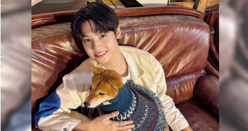 王君豪向大家介紹Jessi的中文名為「王麗雅」。（圖／《秘密關係》製作單位）