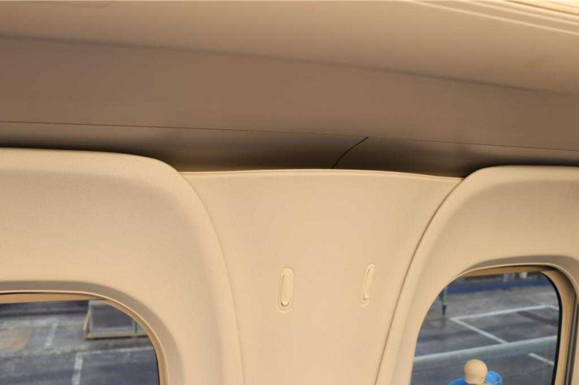 車內空調出風口原本是直吹,新車增加弧度讓空調可以循環。(圖/中時記者蔡明亘攝)