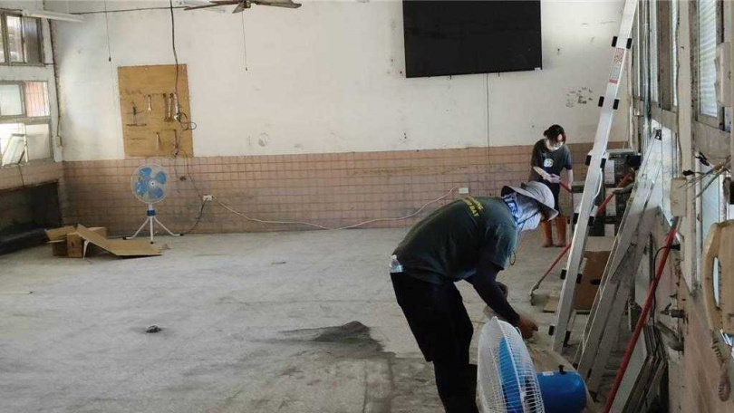 光復國中受災嚴重，目前清淤工作已達9成9，明天將恢復實體授課。（圖／中國時報羅亦晽攝）