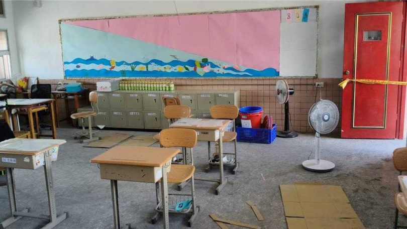 光復國中受災嚴重，目前清淤工作已達9成9，明天將恢復實體授課。（圖／中國時報羅亦晽攝）