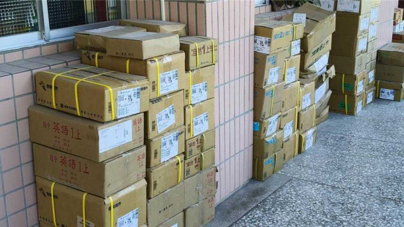 光復國中受災嚴重，目前清淤工作已達9成9，明天將恢復實體授課，教育處已準備簿本補發給學生。（圖／中國時報羅亦晽攝）