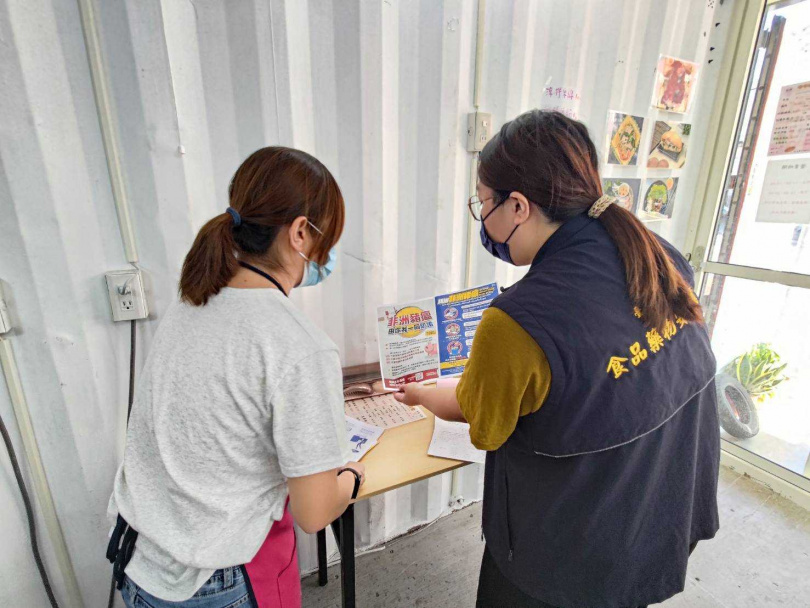 台中市衛生局稽查案例場周邊東南亞餐飲店。（圖／台中市政府提供）