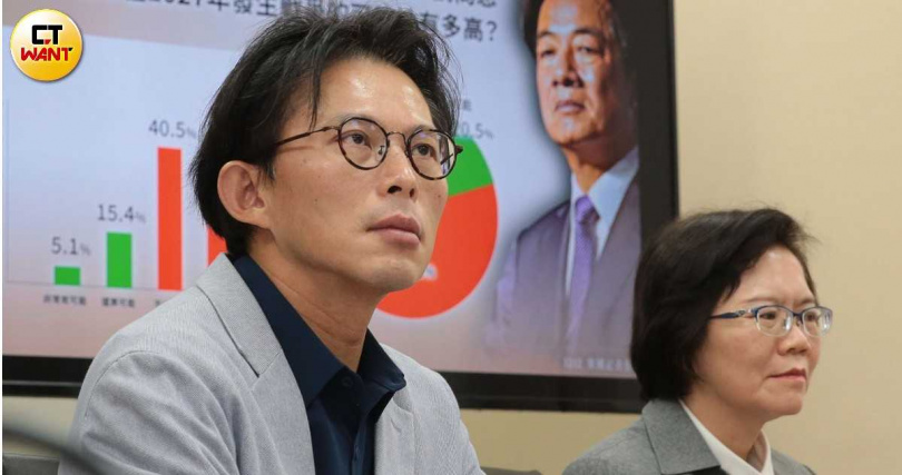 民眾黨主席黃國昌批評，若行政部門拒絕執行立法院三讀通過的法律，將是憲政災難，並點名賴清德與卓榮泰恐成歷史罪人。（圖／周志龍攝）