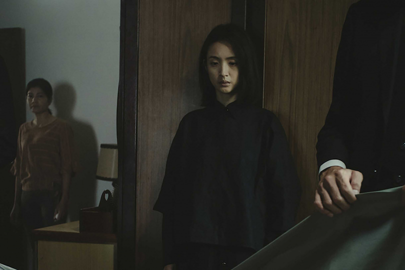 《深度安靜》釋出角色預告，林依晨代表的「白色」呼應她表面平靜無害，卻暗藏難以言說的痛苦與祕密。（圖／風起娛樂）