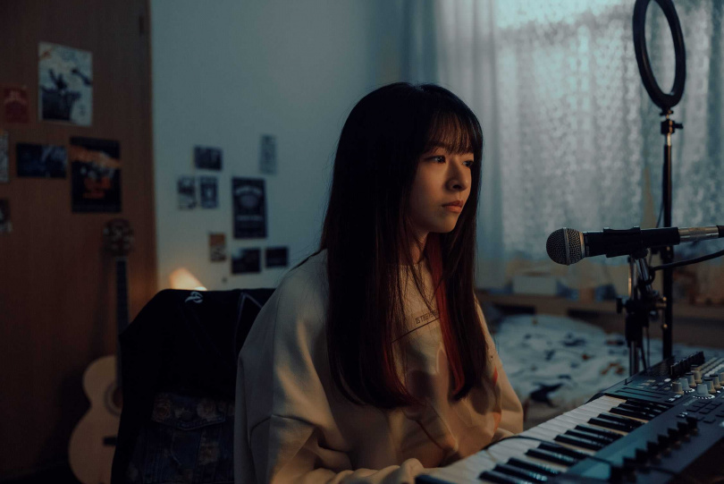 陳姸霏也抵擋不了鄭伊健的魅力。（圖／Netflix提供）