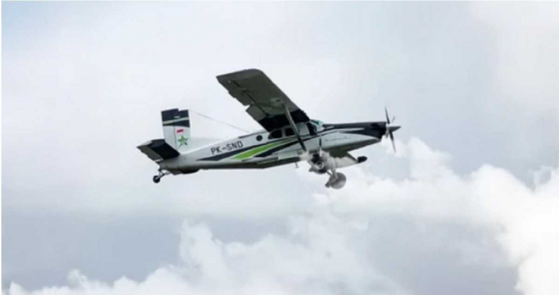 該架遭襲飛機隸屬智慧航空，機型為賽斯納凱旋，機身編號PK-SNR。（圖／翻攝自IG，@smart.cakrawala.aviation）