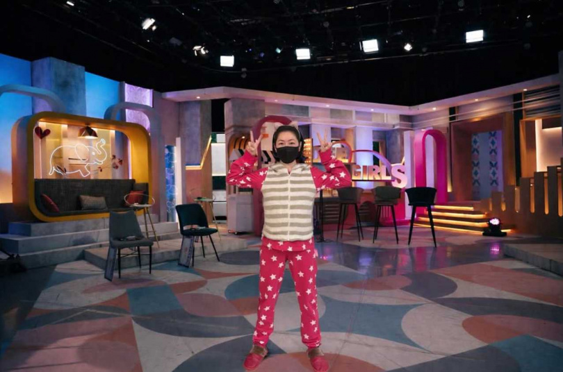 小S用AI合成照片表示「要開工了」。（圖／翻攝自小S IG）