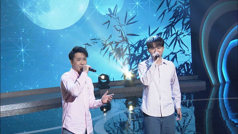 沈建豪（左）、李子森表演讓黃建銘驚艷。（圖／中視提供）