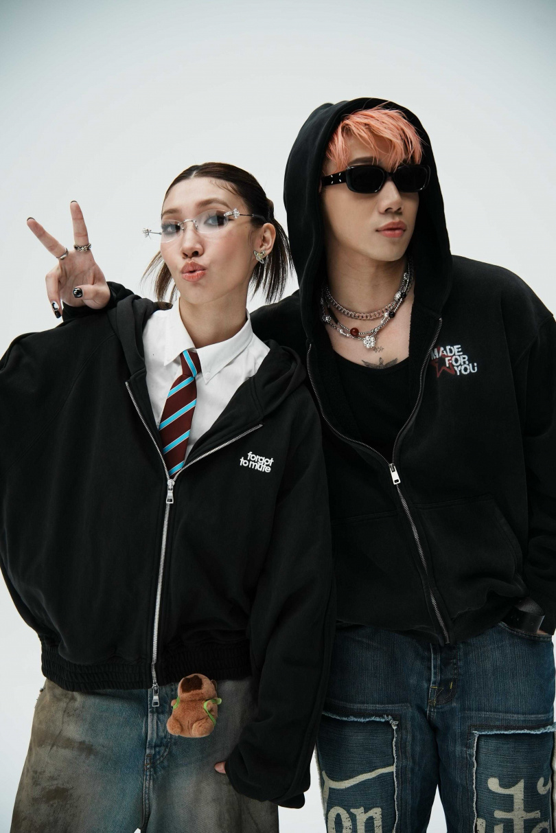 ØZI、Karencici同台默契十足。（圖／華納音樂提供）