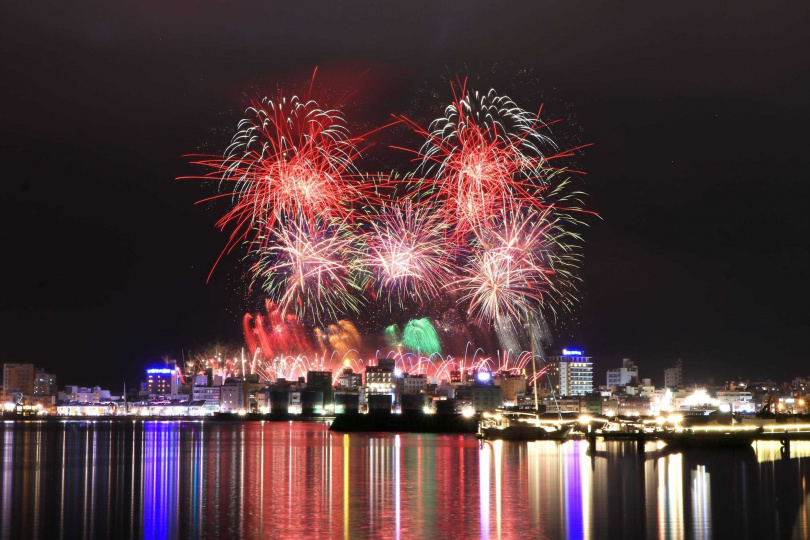 雄獅旅遊推出澎湖花火節週末場VIP位行程。（圖／雄獅旅遊提供）