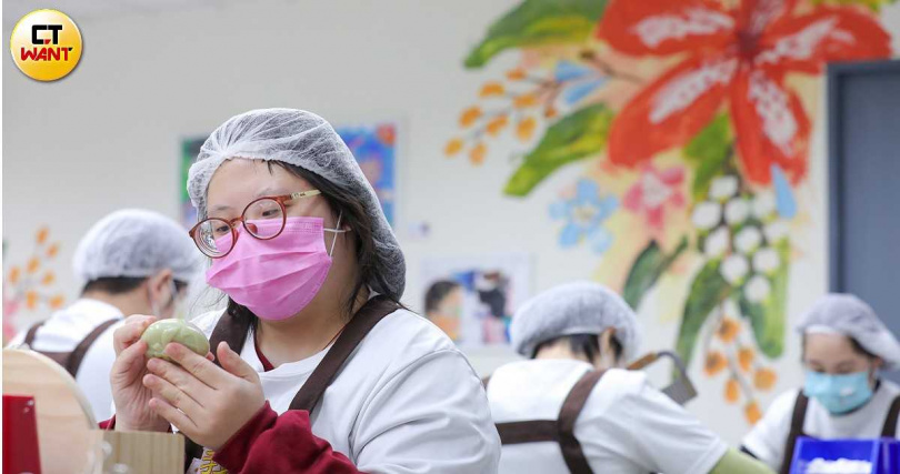 唐寶寶也有青春期的煩惱，他們也渴望能交友、戀愛，就和「正常人」一樣。（圖／示意圖，與本案無關／黃耀徵攝）