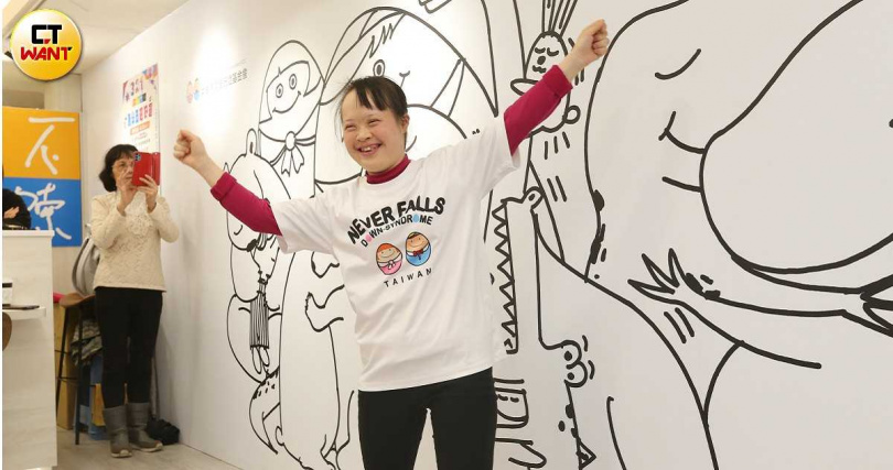 採訪結束後，小晏子也開心的展示自己最拿手的舞蹈。（圖／趙世勳攝）