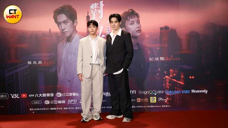 Nelson（左）因拍戲理解到當偶像與演員大不同，與團員經驗分享也讓大夥直呼超級難。（圖／侯世駿攝）