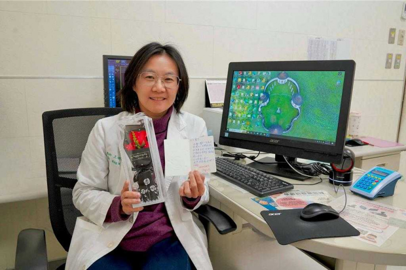 一名高三女生因厭食導致體重僅剩36公斤，在中醫大新竹附醫身心科主任王明鈺治療照護下，身體狀況逐漸好轉。（圖／中醫大新竹附醫提供）