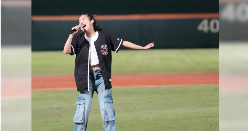 李竺芯1日受邀於統一獅「府城巷弄」主題日壓軸獻唱,這也是她入圍金曲獎後首次回到家鄉台南演出。(圖/統一7-ELEVEN獅提供)