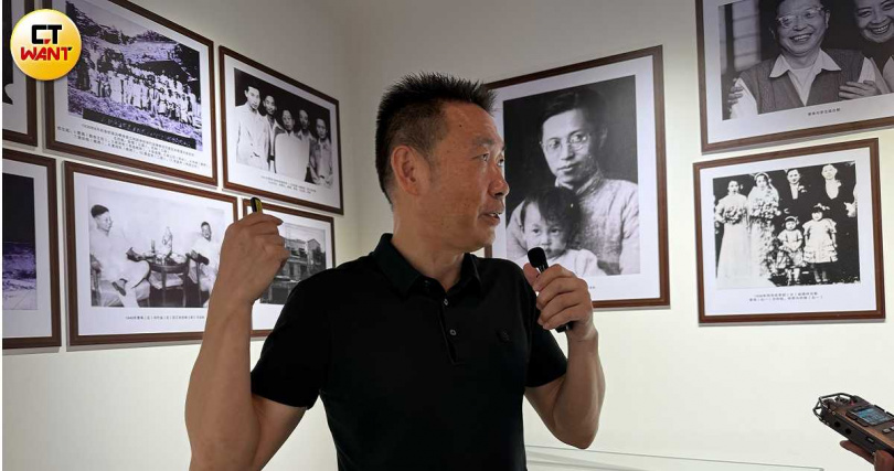 國立劇專史料江安陳列館館長張毅回憶，當年劇專師生不僅將西方戲劇文化引入江安，更啟發當地民眾逐步擺脫封建思想。（圖／王小萌攝）