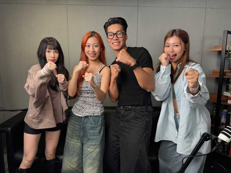 凱順光臨「歡迎光靈慢慢聊」PODCAST節目（左至右：油米、凱利、凱順、伶伶）