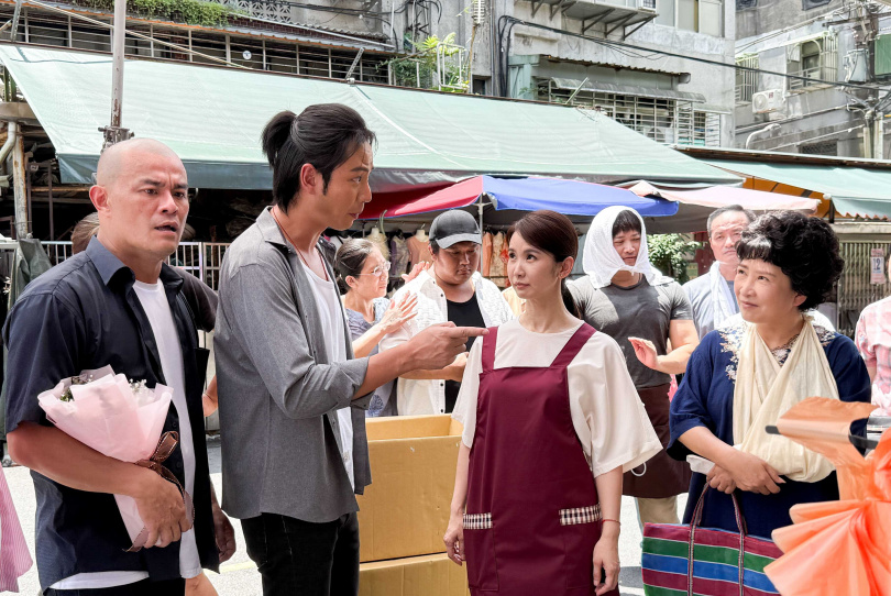 陳小菁虧李睿紳長太高，讓她對戲時脖子很痠。（圖／三立）