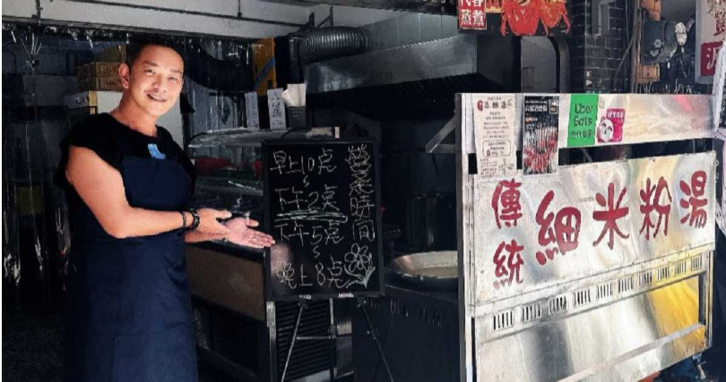 江俊翰到米粉湯店打工。（圖／翻攝臉書江俊翰）