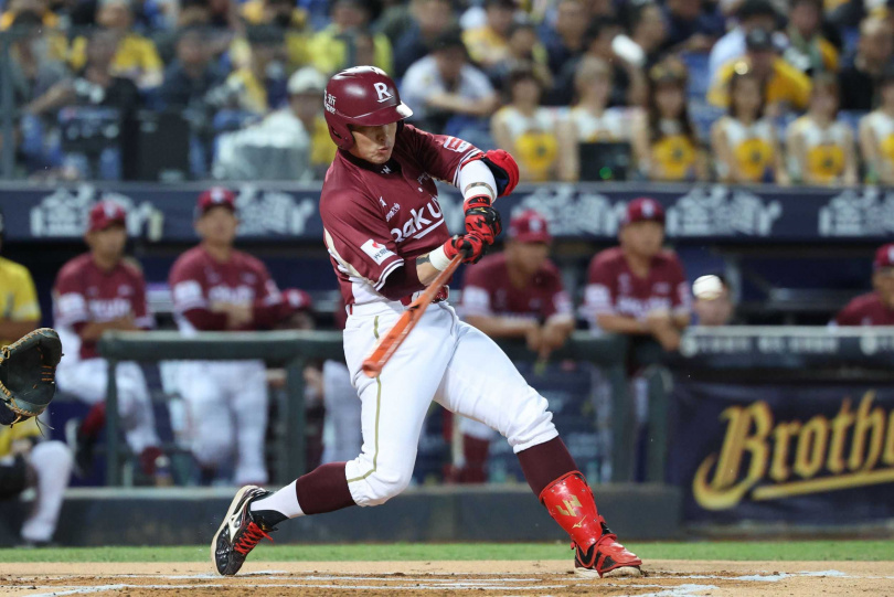 林泓育關鍵兩分砲,助樂天奪冠。(圖/報系資料照)