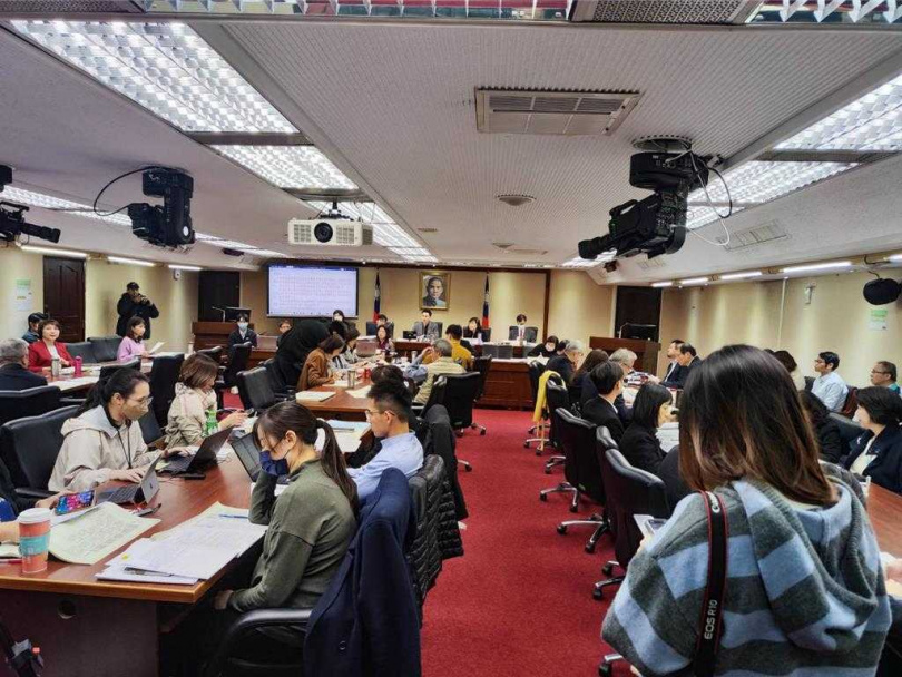 勞動部4日再提「外送保底」機制,提及每筆訂單不得低於45元,且每年還要再依最低工資時薪調幅公告調整。(圖/林良齊攝)