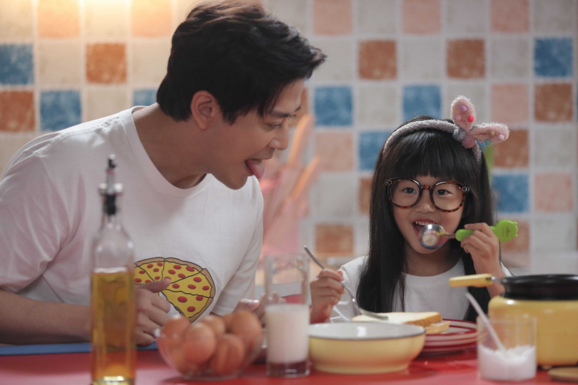 陳曉東的大女兒「朵朵」驚喜在《騙我一輩子》中客串演出。(圖/火爆娛樂提供)