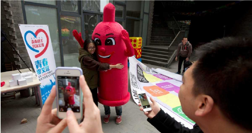 雖然大陸愛滋病整體疫情仍處於低流行水準,但多地統計顯示,新通報病例中50歲以上族群占比明顯增加,老年HIV防治成為新挑戰。