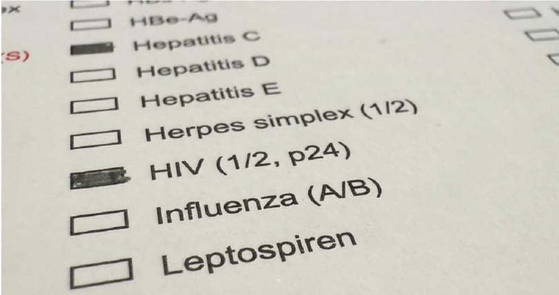 研究顯示,2015年至2022年間,大陸每年新增通報的50歲以上HIV感染者人數持續攀升,其中多數透過性行為感染。
