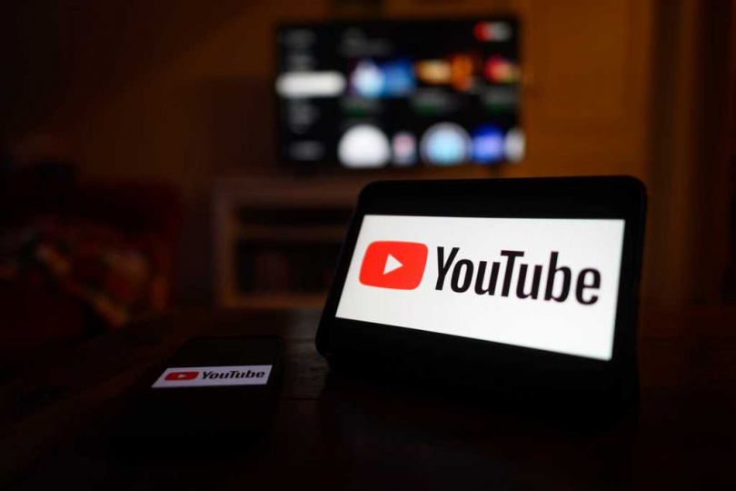 部分用戶發現播放速度選項遭鎖定,畫面顯示需升級為Premium才能啟用。