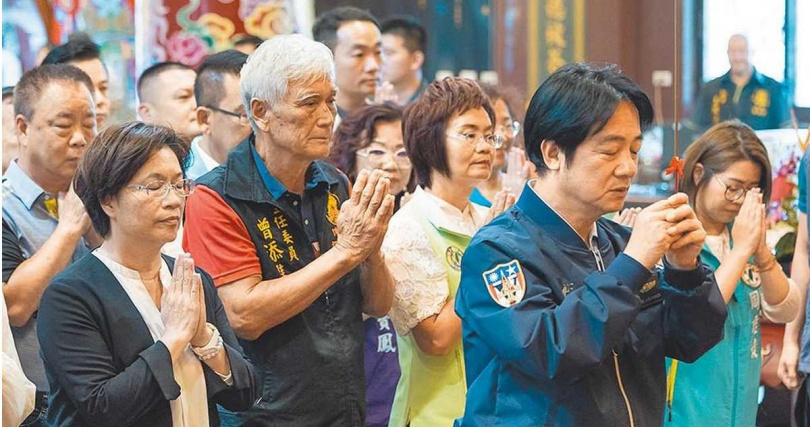 總統賴清德(前排右)與彰化縣長王惠美(前排左)在彰化縣各大小廟宇多次同框,也多次跨越黨派藩籬稱在王惠美,外界解讀年底王惠美卸任後,極可能「更上一層樓」。(圖/翻攝自總統府官網)